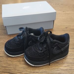 Nike Force 1 LV8  Black Low-Top Sneakers with White Soles